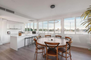 The Soleil - Stylish Penthouse with Private Terrace